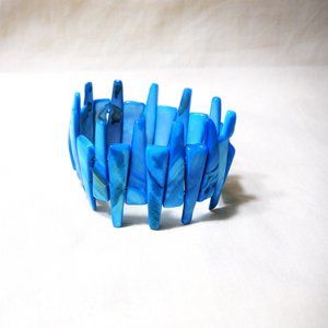 Stunning yet Unusual ~~~ BRACELET ~~~ 2 Inch Width